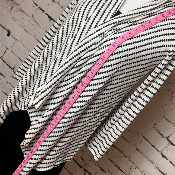 Lily White Cardigan Medium - Picture 8 of 8